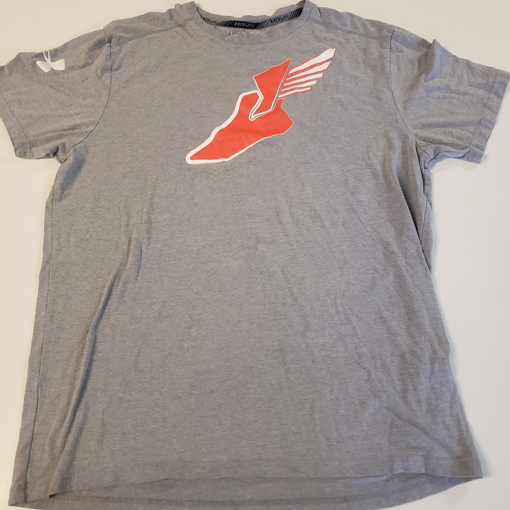 Gray Under Armour heatgear tee shirt size M